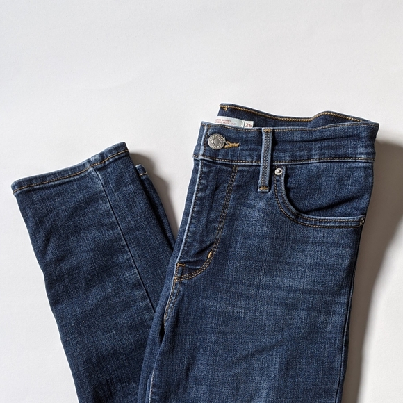 Blue Levi's Mid-Rise Skinny Jeans - Picture 2 of 5